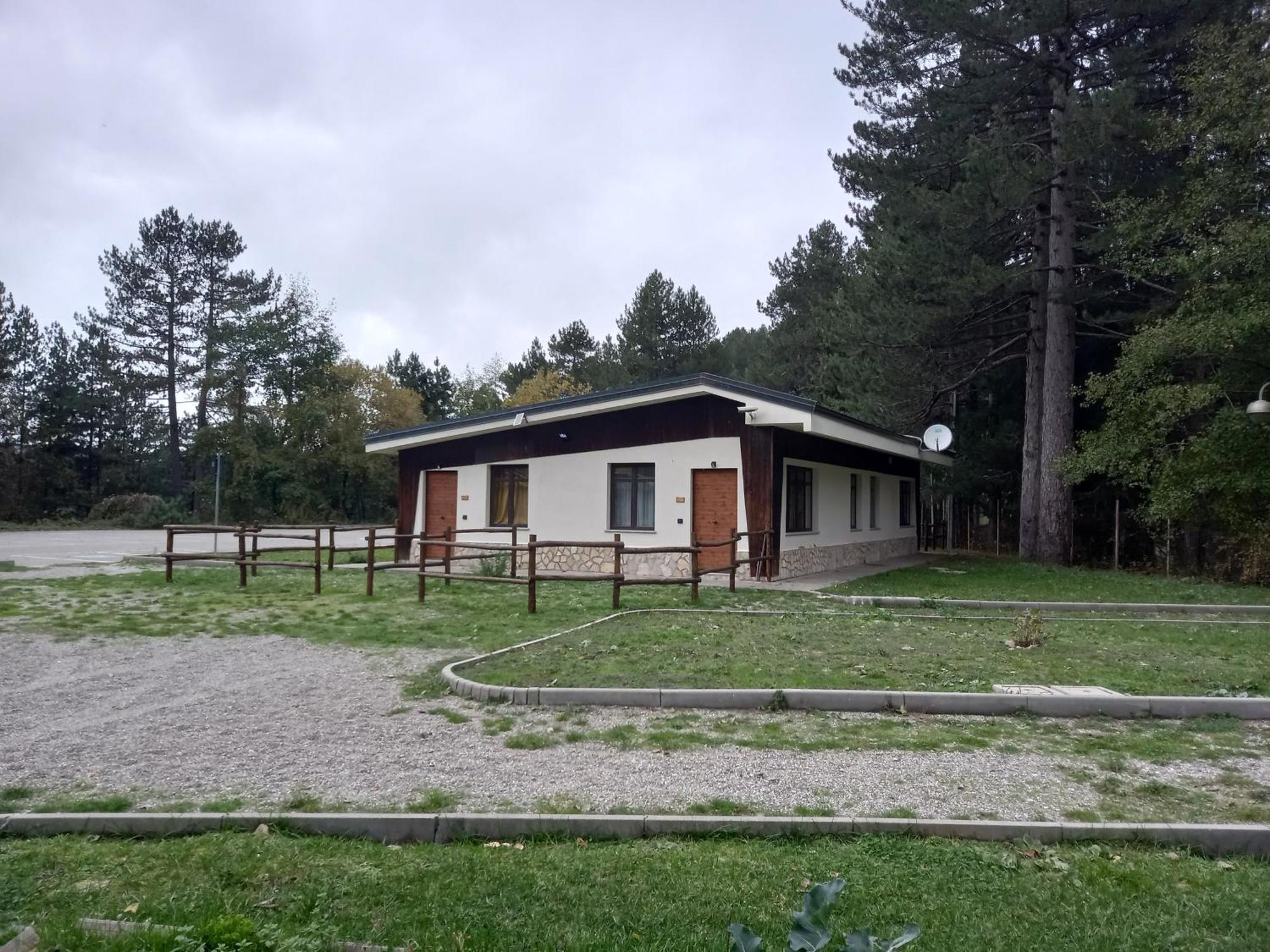 Chalet Lago Taverna  Exteriör bild